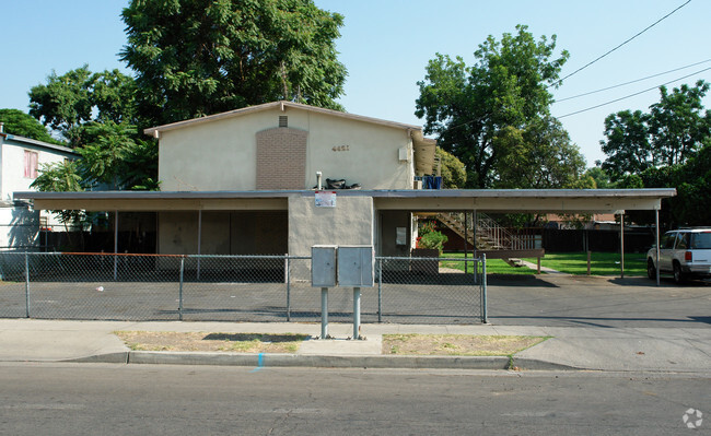 Building Photo - 4421 E Hedges Ave