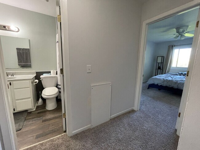 Foto del edificio - 2746-2748 Lyman Lane