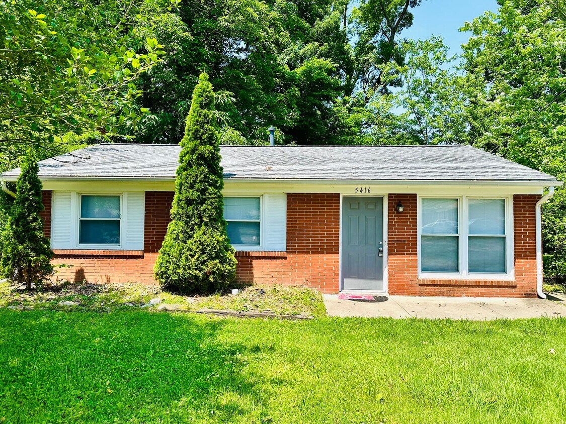 Foto principal - Updated three bedroom ranch in Okolona now...