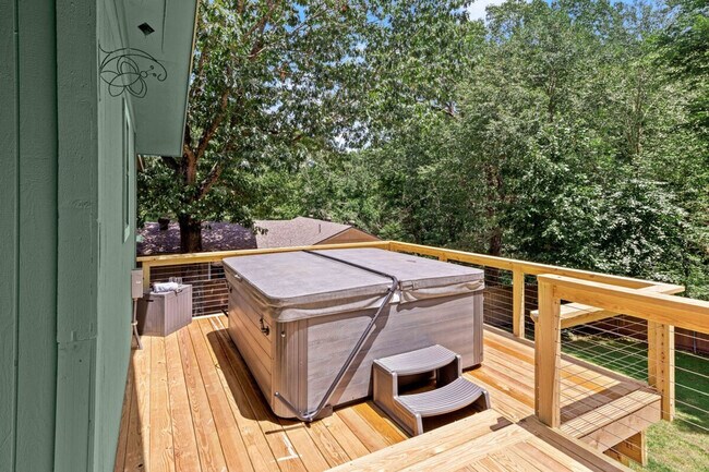 Foto del edificio - 14 Harrington Ln