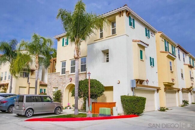 Foto del edificio - Beautiful 3 BD, 3.5 BA Detached Townhouse w/ 2 Car Garage!