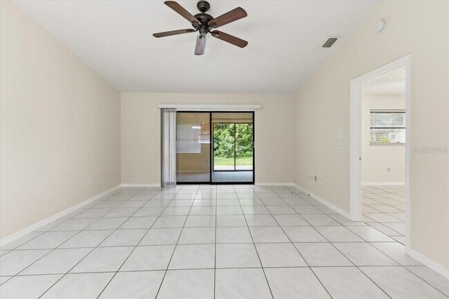 Foto del edificio - 10507 Pendleton Ave