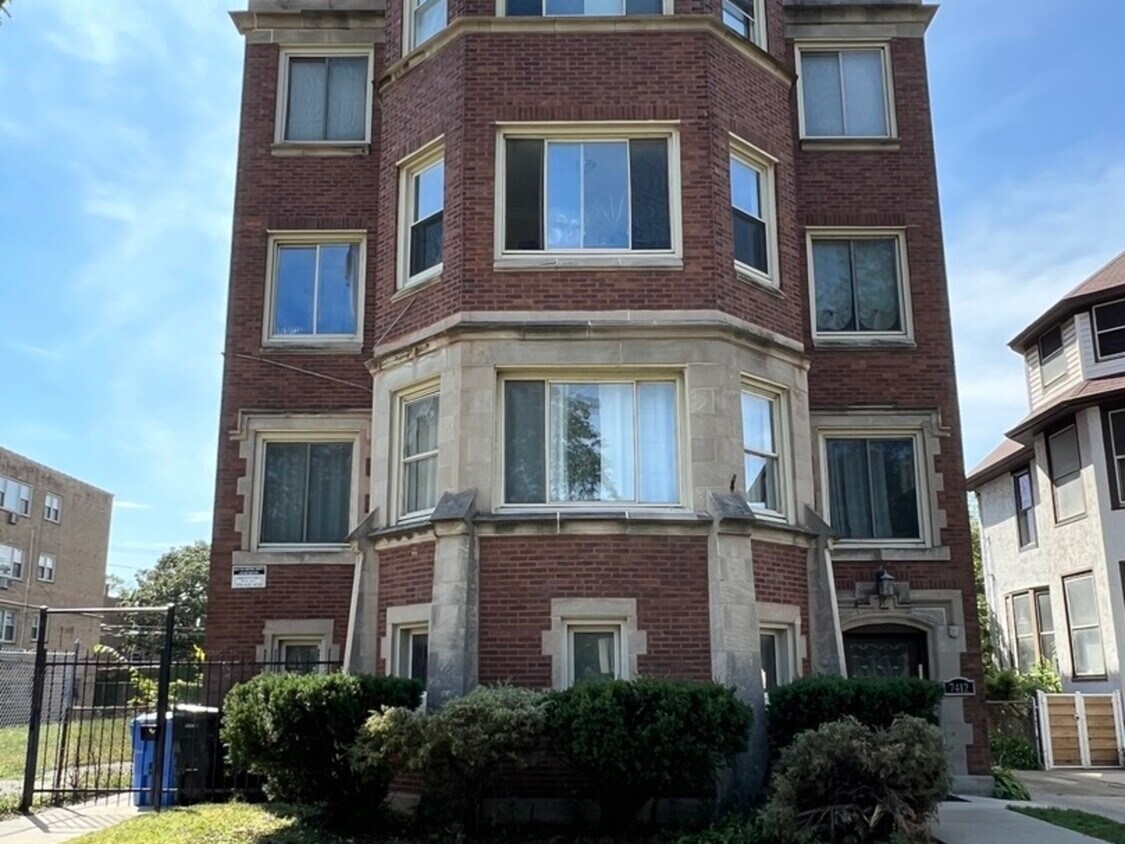 Foto principal - 7412 S South Shore Dr