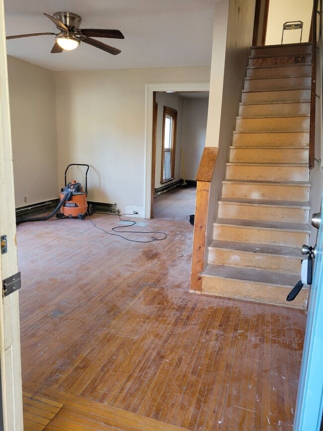 Building Photo - Single Family - 5 Bedroom