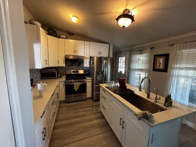 Kitchen - 11026 Redwood Rd