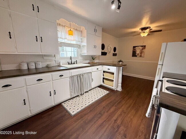 Foto del edificio - 1445 Campbellsville Rd