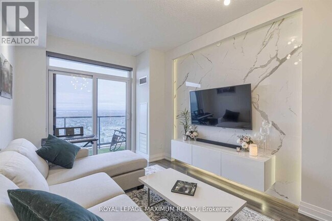 Photo du bâtiment - 3700 Hwy 7