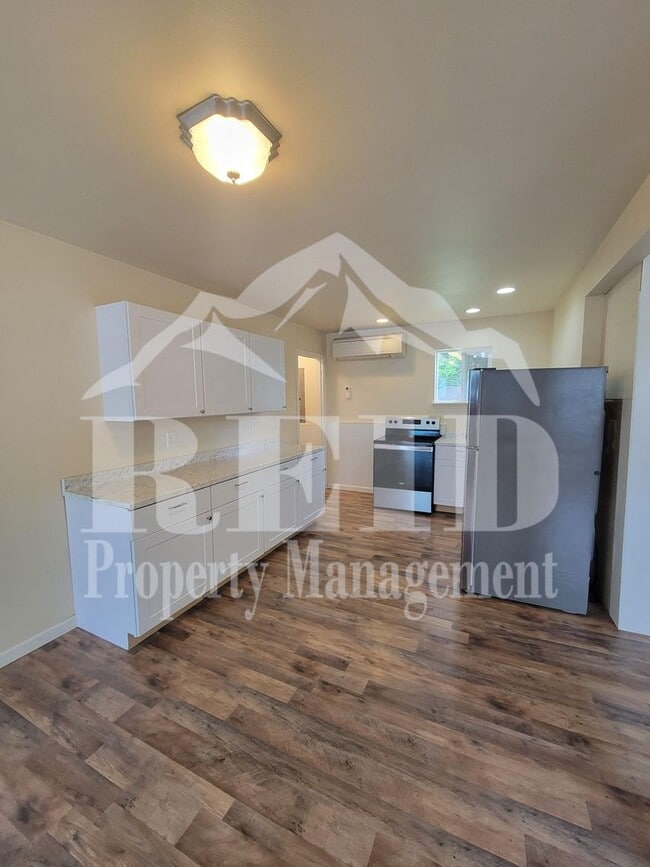 Building Photo - 4114 McCall Blvd W