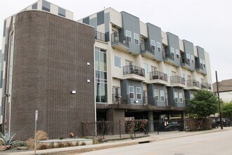 Building Photo - 1011 Studemont St