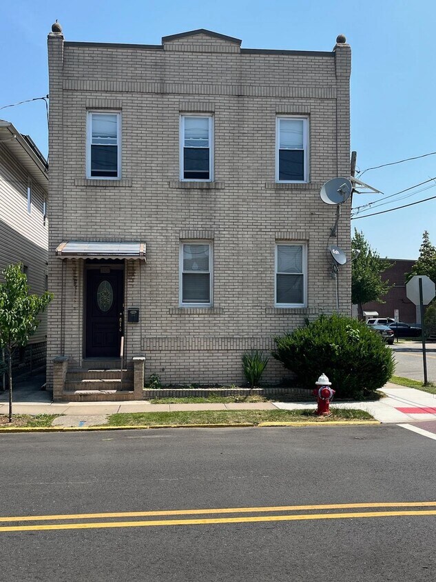 300 Centre Ave Unit 300, Secaucus, NJ 07094 Condo for Rent in