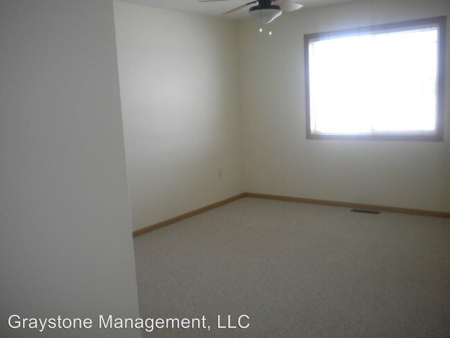 Building Photo - 3552-3558 E Meadows Pl
