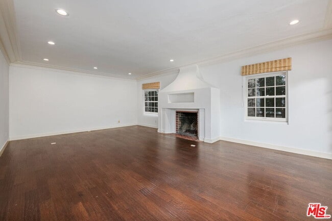 Building Photo - 139 S Anita Ave