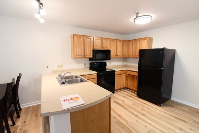 Building Photo - 1366 Hunters Rd