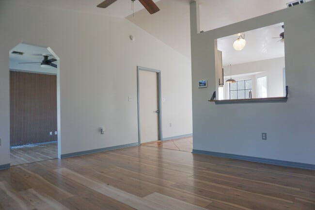 Building Photo - 6 Flora Cove