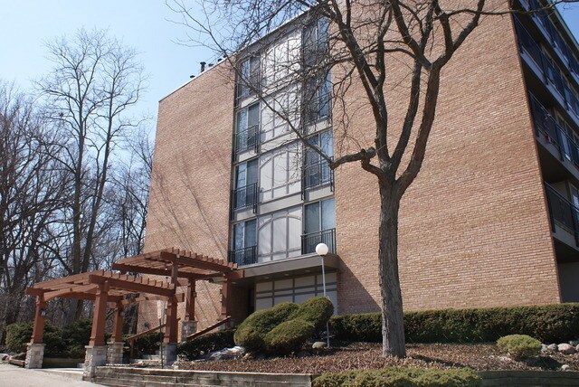 Primary Photo - 5800 Oakwood Dr