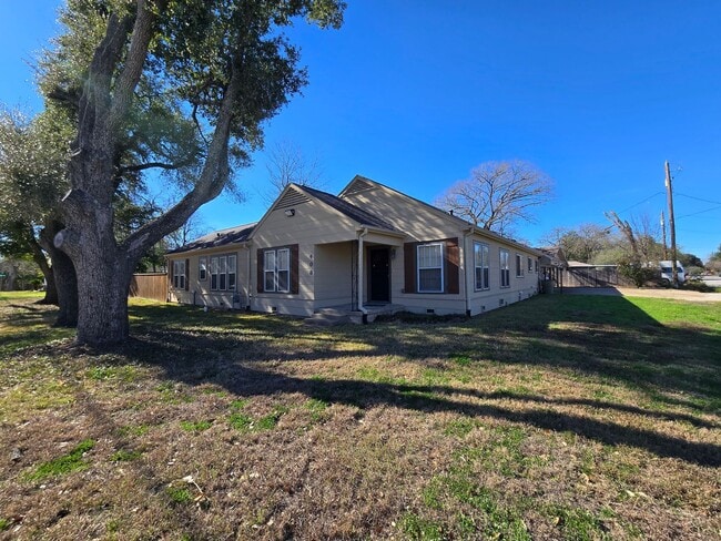 Building Photo - Spacious 3 Bedroom 2 Bath in Bryan!