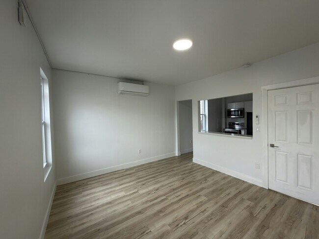 Foto del edificio - 5503 W Girard Ave