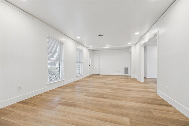 Building Photo - 4947 Cheena Dr