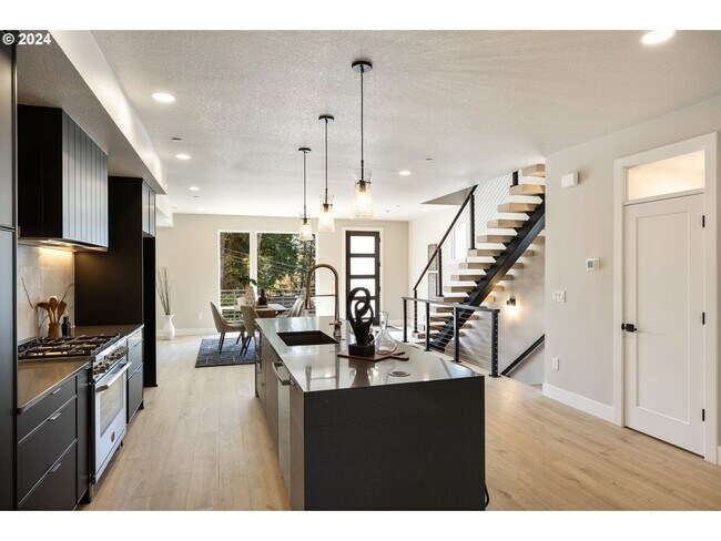 Foto del edificio - 617 SW Lobelia St