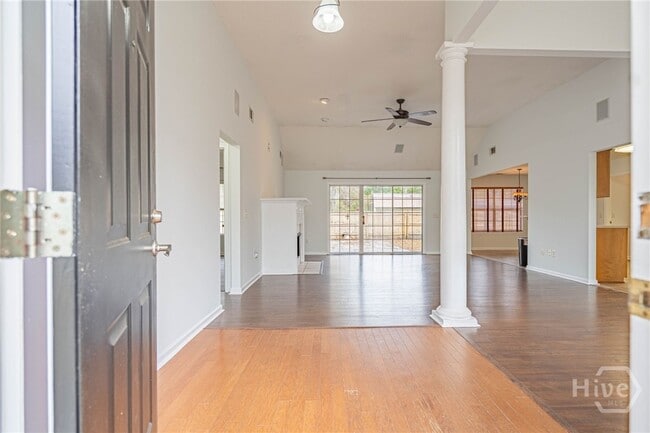 Building Photo - 114 Laurens Ln