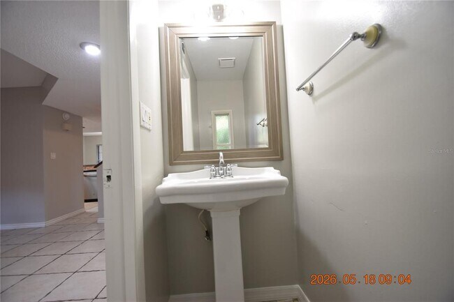 Foto del edificio - 625 Fairwood Forest Dr
