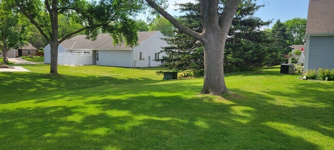 Foto del edificio - Newly Refreshed 2 bedroom in HOA