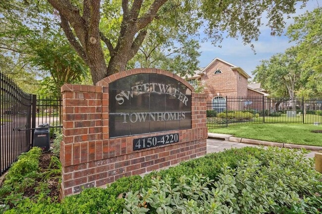 Building Photo - 4160 Greystone Way