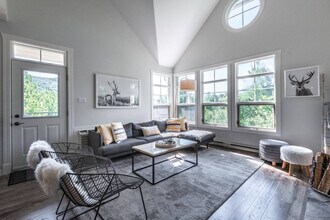 Building Photo - 227 Chem. des Quatre-Sommets