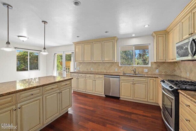 Building Photo - 4 br, 3 bath House - 4952 Alta Canyada Rd