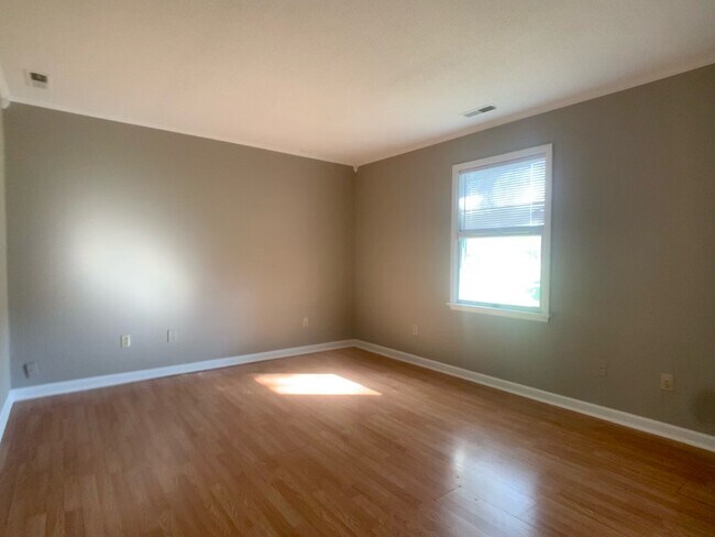 Building Photo - 132 Capri Ln
