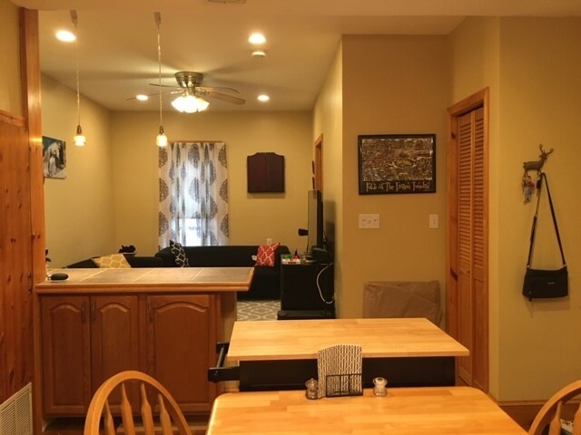 Building Photo - 254 E St