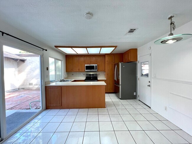 Foto del edificio - Large 3B/2BA Home in Chula Vista w/ Parkin...