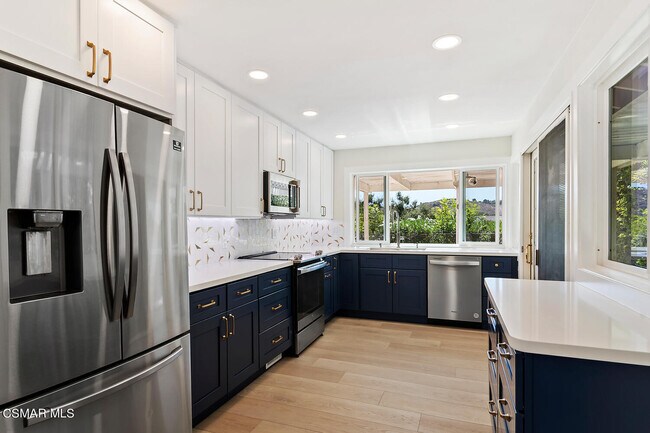 Building Photo - 688 Velarde Dr