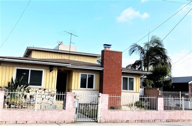 Foto del edificio - 3935 W 108th St