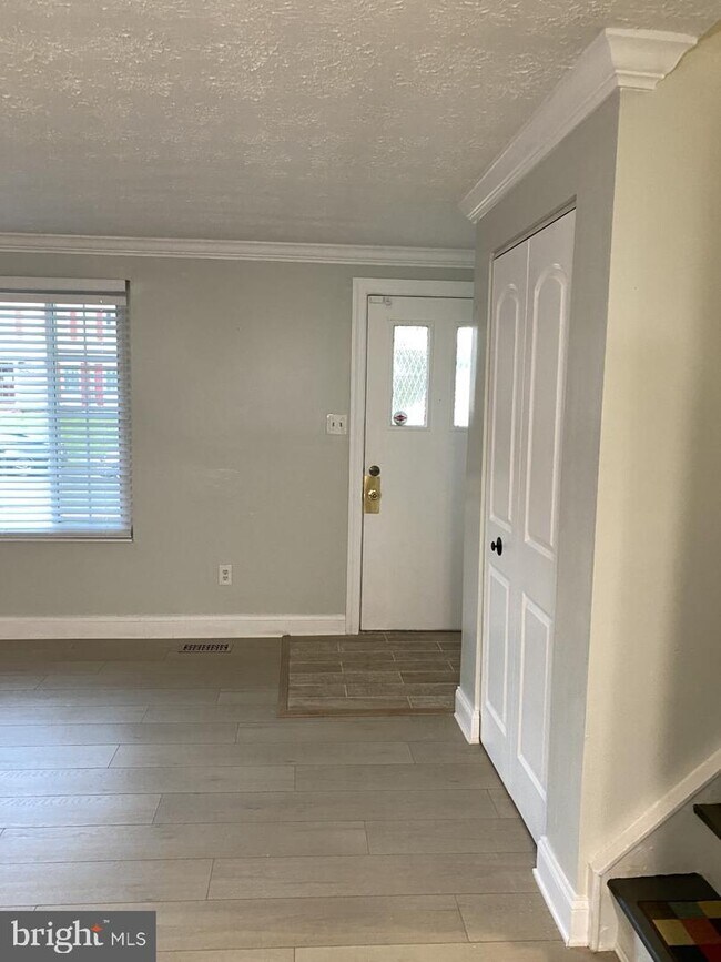 Building Photo - 403 Taurus Dr