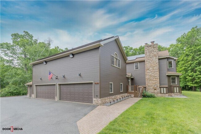 Foto del edificio - Gorgeous Resort-Like 4 Bedroom