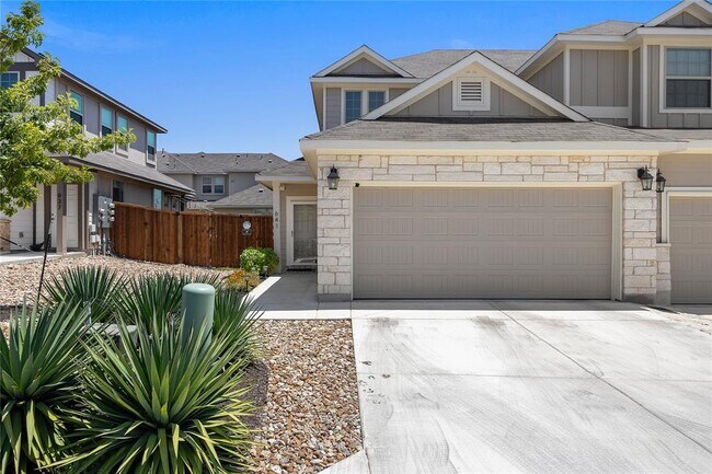 Building Photo - 641 Parkline Dr