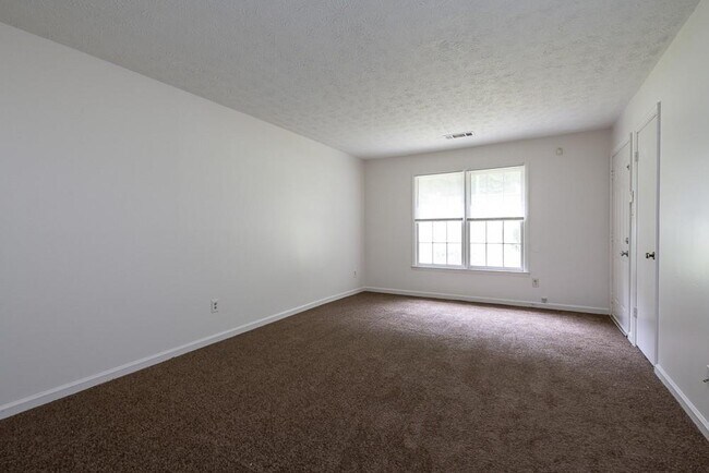 Foto del edificio - 8165 Magnolia Dr