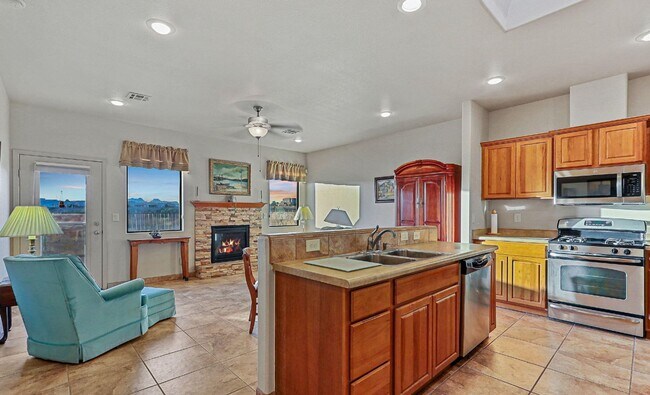 Foto del edificio - $500 off first months rent, Gorgeous Townh...