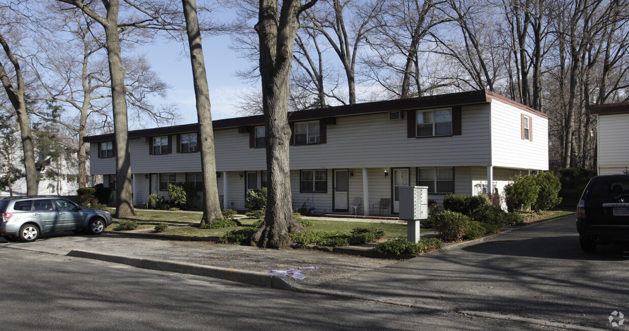 19 Gilbert Ave, Smithtown, NY 11787 Apartments in Smithtown, NY