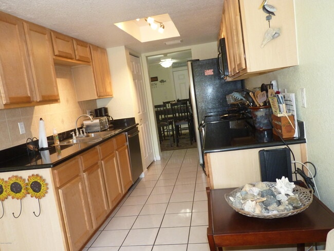 Foto del edificio - 8718 Bay Ct