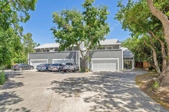 Building Photo - 5050 Glide Dr