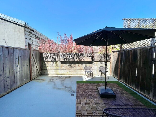 Foto del edificio - Sunny, Serene 2-level 2BR/2BA + Bonus + Pr...