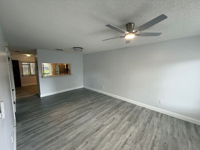 Foto del edificio - Gorgeous, Completely Remodeled 2/2.5 Condo in Sandlewood Creek- Winter Park!