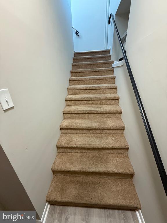 Building Photo - 615 Summit St