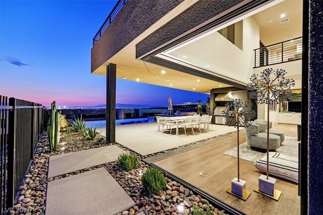 Foto del edificio - 807 Magnum Cliff Ct