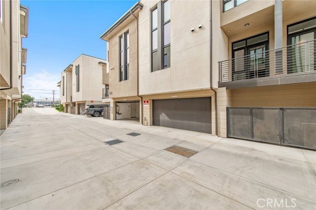 Building Photo - 505 N Santa Anita Ave