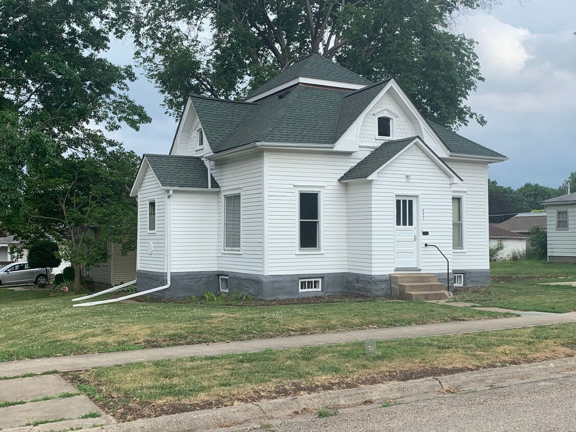 Primary Photo - RENT ($750/month): 2 Beds