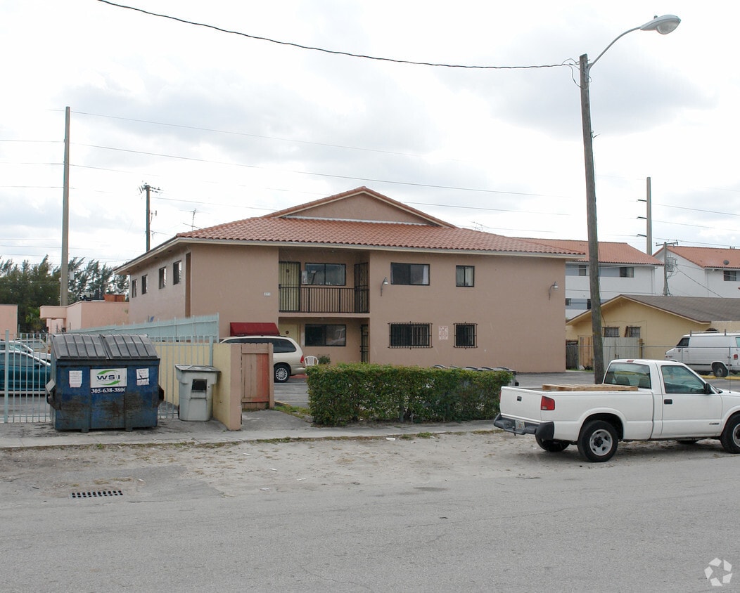 Building Photo - 370 E 34th St