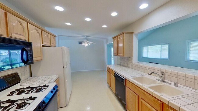 Building Photo - **MOVE-IN SPECIAL** Beautiful 4 Bedroom 2 ...